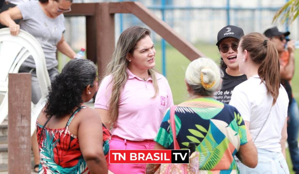 Tatiane Helena conversa com mulheres prestadoras de serviços da Mineração Paragominas, sobre violência doméstica