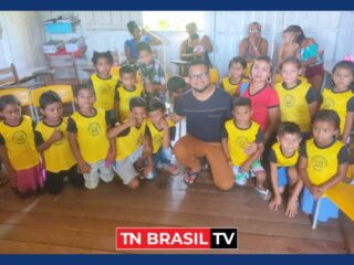 "Projeto Manos e Manas Marajoaras" distribui uniforme escolar em escolas ribeirinhas de Ponta de Pedras