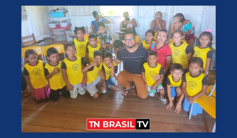 "Projeto Manos e Manas Marajoaras" distribui uniforme escolar em escolas ribeirinhas de Ponta de Pedras