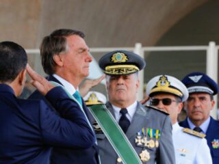Bolsonaro veta transição de militares para governo Lula