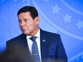 “Não adianta mais chorar, nós perdemos o jogo”, diz Mourão