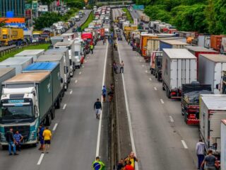 “Quem está fazendo greve são grandes empresários”, diz representante dos caminhoneiros autônomos