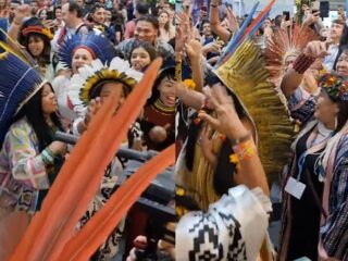 "Tá na hora do Jair, já ir embora" cantam indígenas contra Bolsonaro na COP-27