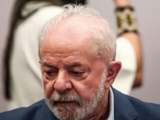 Lula é internado para retirada de lesão na laringe e passa bem