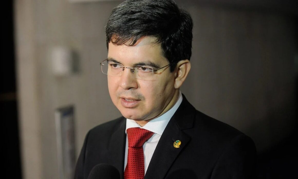 Randolfe sobre saidinhas: 'Presos do 8/1 também não vão poder sair'