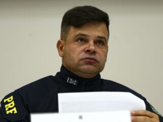 Ex-diretor da PRF investigado por favorecer Bolsonaro nas eleições ganha aposentadoria aos 47 anos