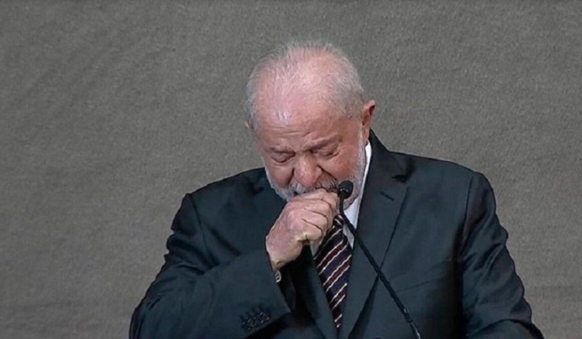 Lula se emociona em diplomação: “Estar aqui é a certeza de que Deus existe”