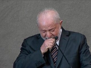 Lula se emociona em diplomação: “Estar aqui é a certeza de que Deus existe”