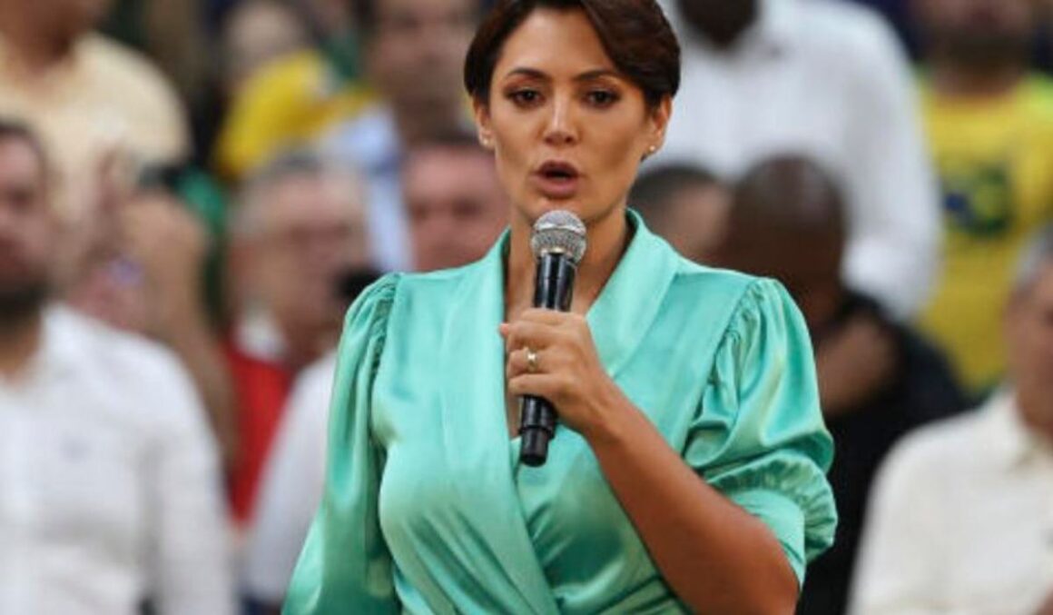 Michelle chama quebra de sigilo de perseguição: 'Bastava me pedir'
