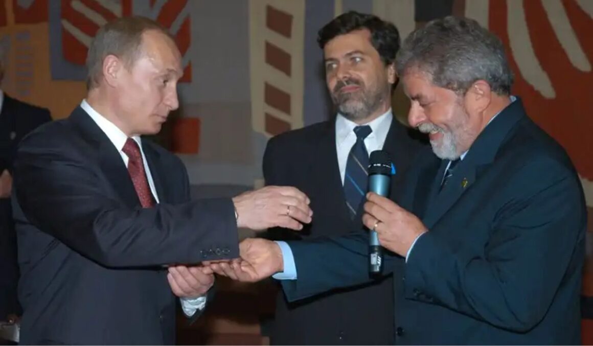 Putin fala com Lula por telefone, parabeniza presidente eleito e reforça parceria russo-brasileira