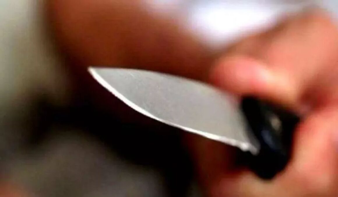 Jovem de 17 anos esfaqueia o próprio pai após receber reclamação sobre o uso de drogas