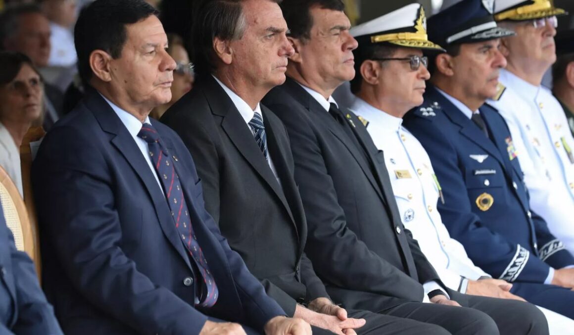Bolsonaro concede perdão a policiais presos por Carandiru