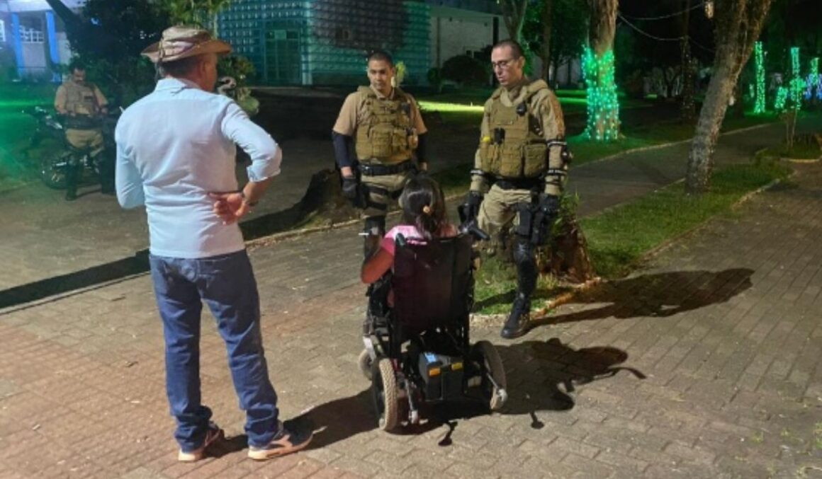Cadeirante é presa após esfaquear homem que teria furtado seu celular