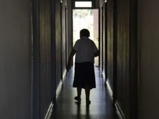 Homem é preso por estuprar idosa por pelo menos 4 vezes em casa acolhedora