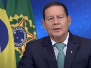 “Não entro em pântano nem me rebaixo”, diz Mourão sobre ataques de Carlos e Eduardo Bolsonaro