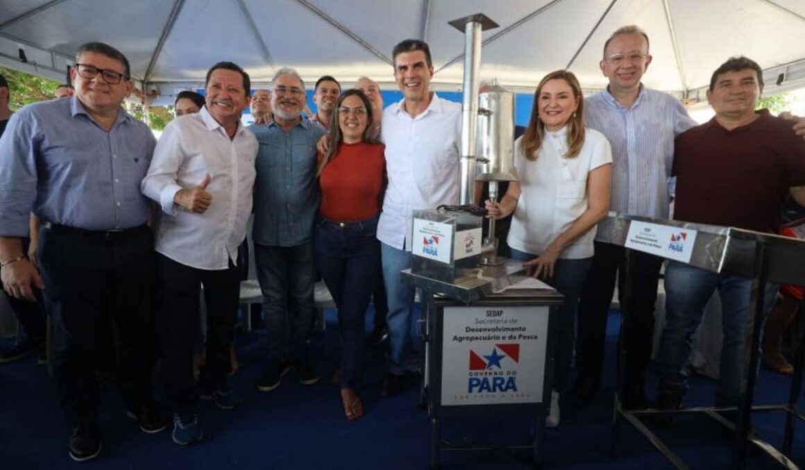 Nos 407 anos de Belém, Governo entrega mais de 600 equipamentos e 320 certificações para batedores de açaí