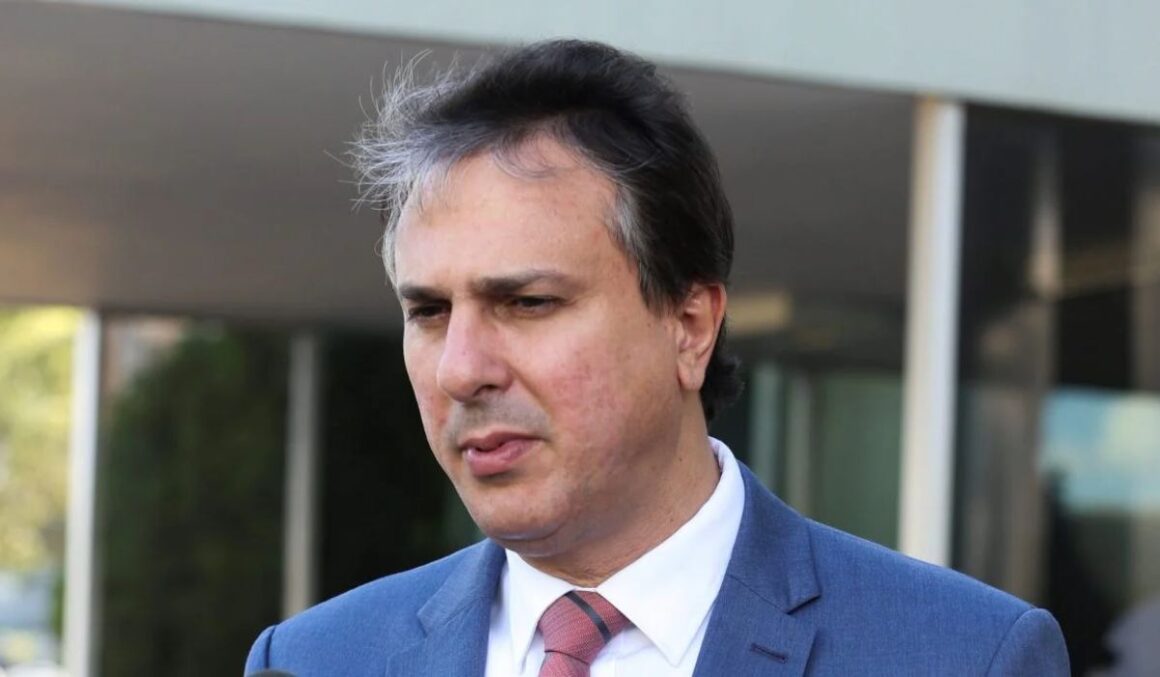 MEC anuncia reajuste no piso salarial dos professores de quase 15%