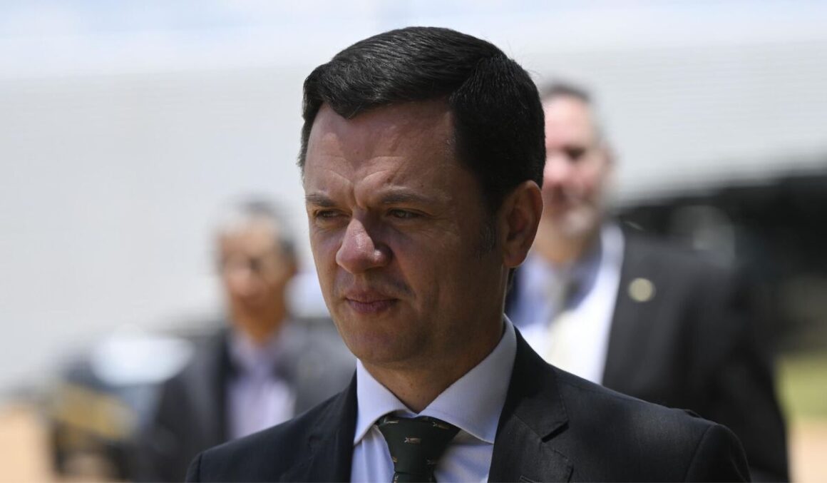 Anderson Torres chora para senadores durante visita na prisão