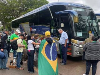 Dono de ônibus diz que recebeu R$ 18 mil em espécie para levar bolsonaristas a Brasília