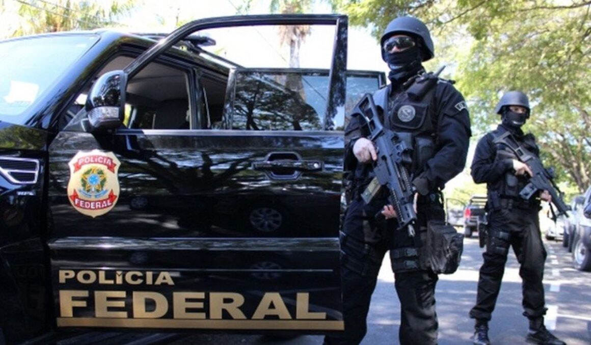 Lula muda direção da PF de 18 estados e troca 26 superintendentes da PRF