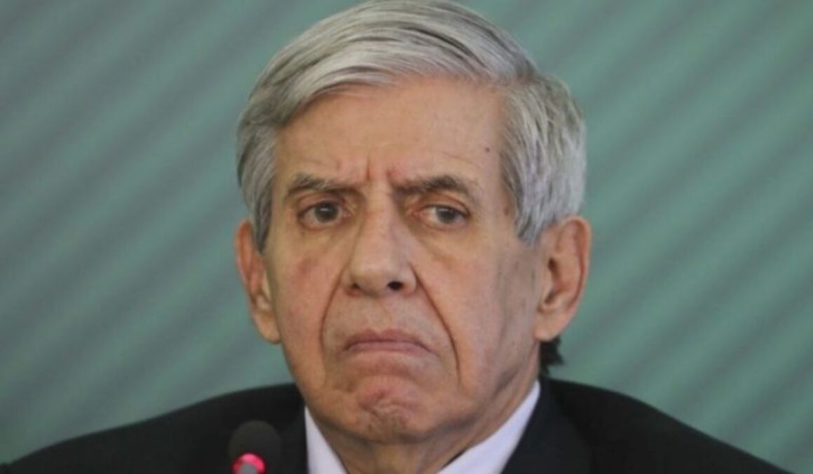 Heleno, que liberou garimpo em área perto dos Yanomamis, diz que é “absurdo” ser denunciado