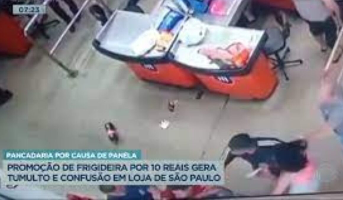 Vídeo: Promoção de frigideira causa confusão e disputa em loja de São Paulo