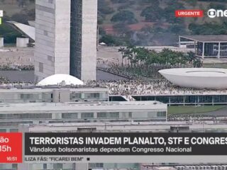 Bolsonaristas em ato terrorista invadem o Congresso, Planalto, STF e enfrentam a polícia