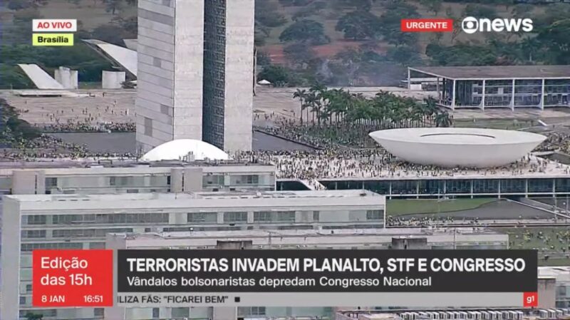 Bolsonaristas em ato terrorista invadem o Congresso, Planalto, STF e enfrentam a polícia