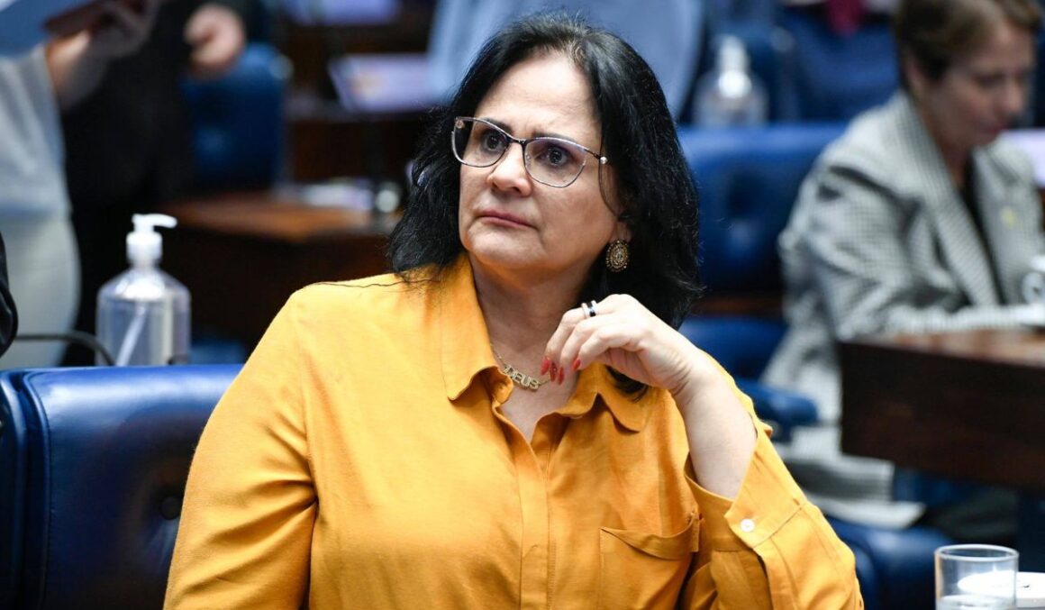 PSOL pede cassação de Damares por descaso com Yanomamis