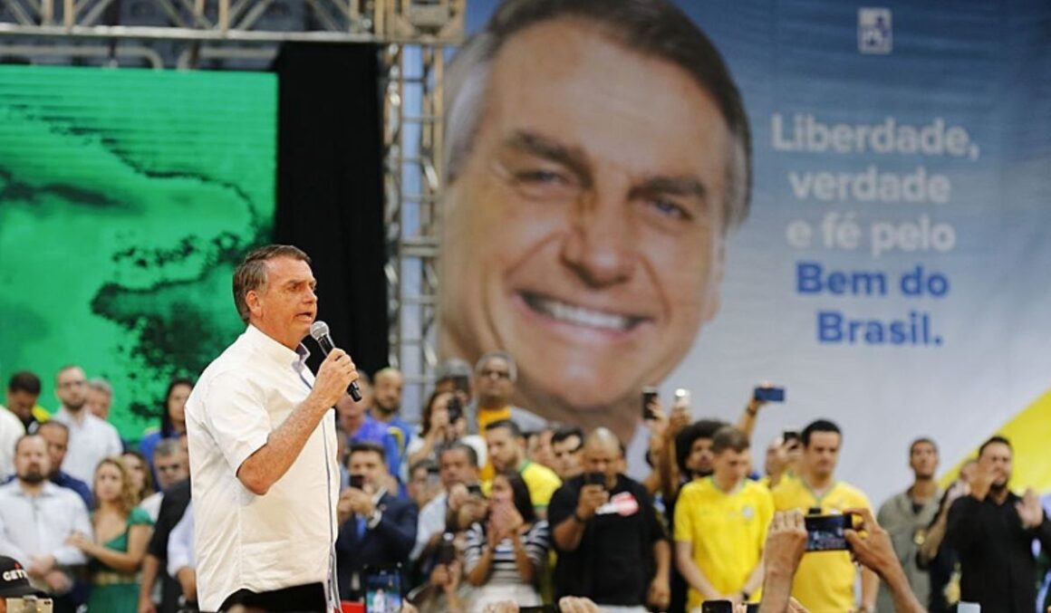Bolsonaro gastou ao menos R$ 697 mil em campanha com cartão corporativo