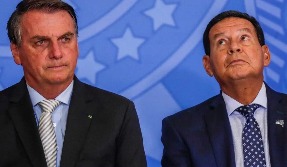 Mourão: Não falei mais com Bolsonaro, última vez foi pelo WhatsApp em 2022