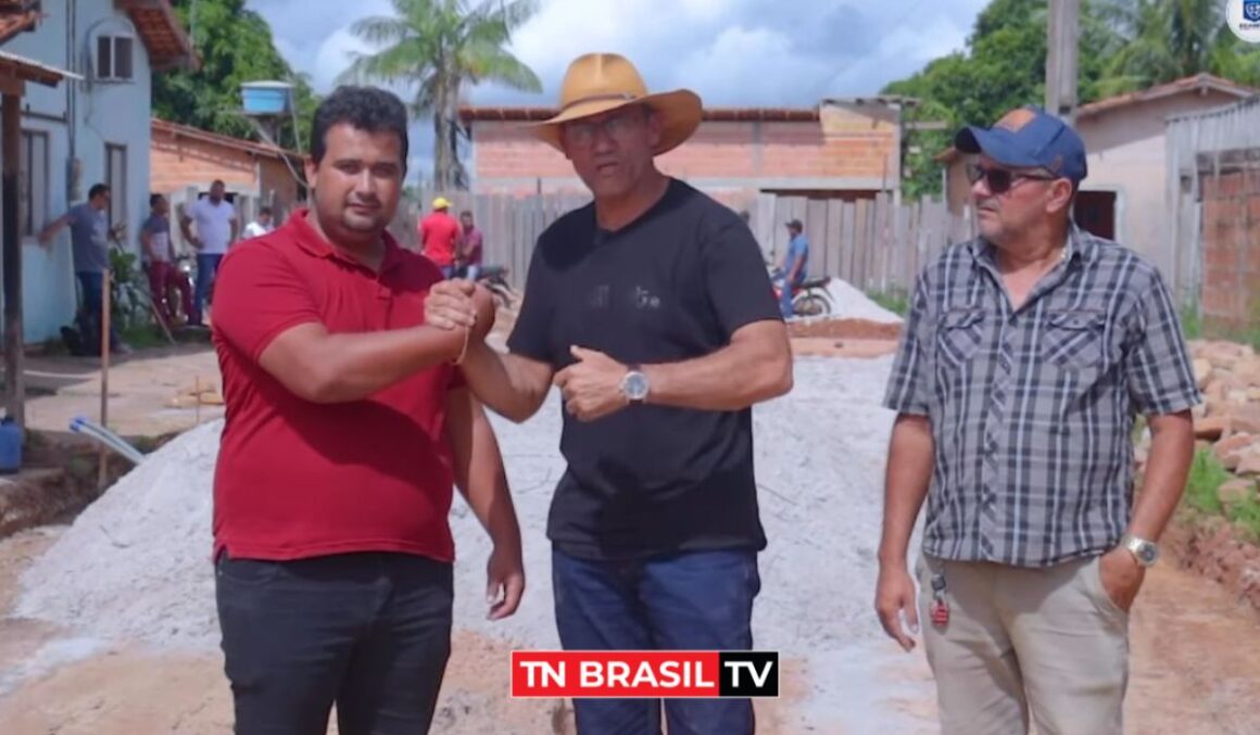 Prefeito Pr. Davi visita obra de infraestrutura que beneficiará moradores da rua São Paulo, em Goianésia do Pará