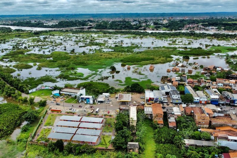 Helder Barbalho vistoria áreas atingidas pelas cheias em Marabá e cria força-tarefa para ajudar famílias