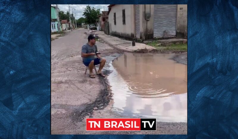 Professor de Tailândia encontrou uma forma inusitada "anzol e lama" para criticar e cobrar a gestão municipal