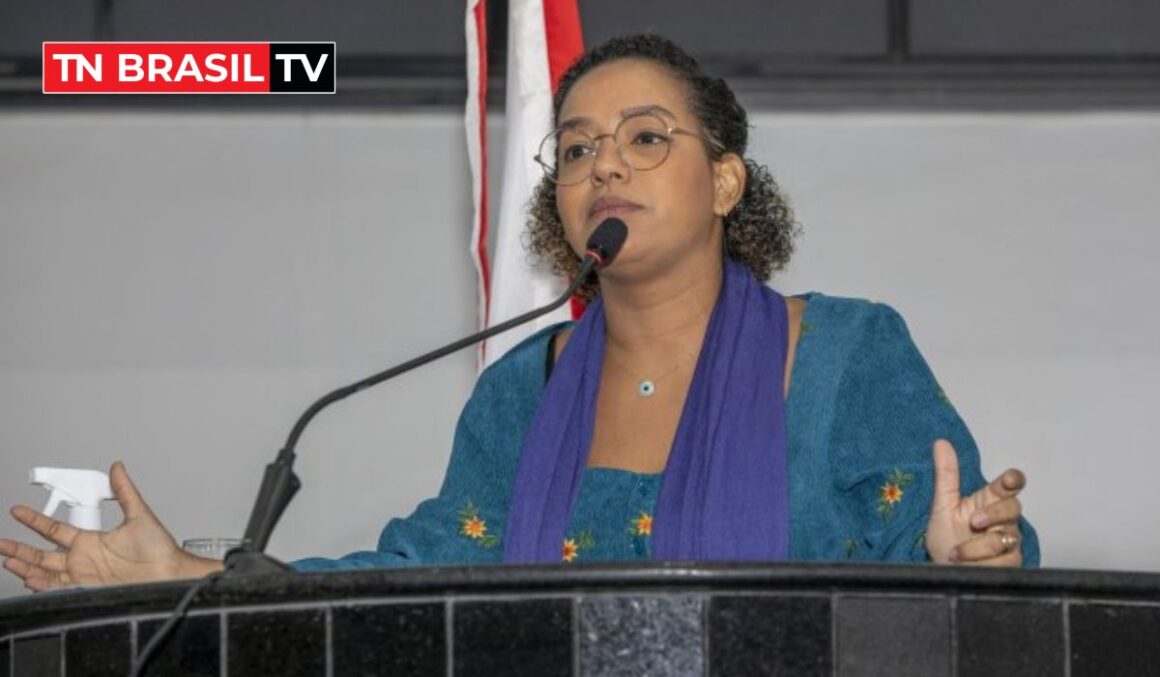Deputada Lívia Duarte apresenta Projeto de lei sobre "licença menstrual"