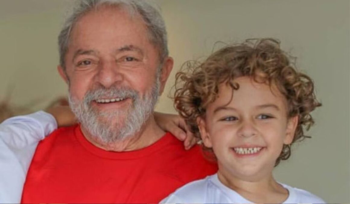 Lula chora em anúncio de creche com nome de seu falecido neto Arthur em MT