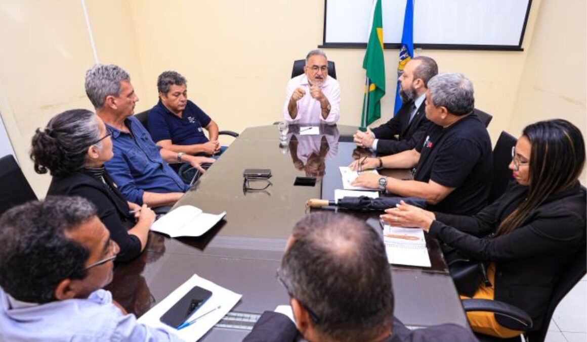 Prefeito Edmilson Rodrigues e Comissão da OAB-PA debatem ações e projetos à causa animal