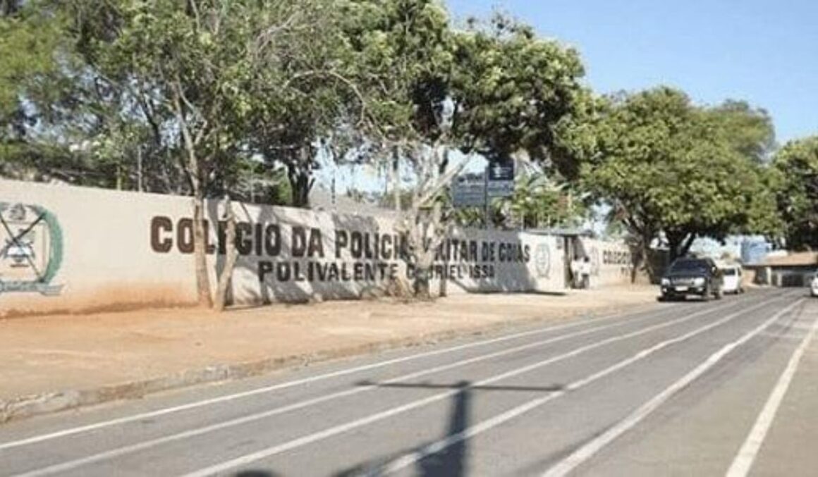 Professor de colégio militar é preso após beijar aluna de 15 anos