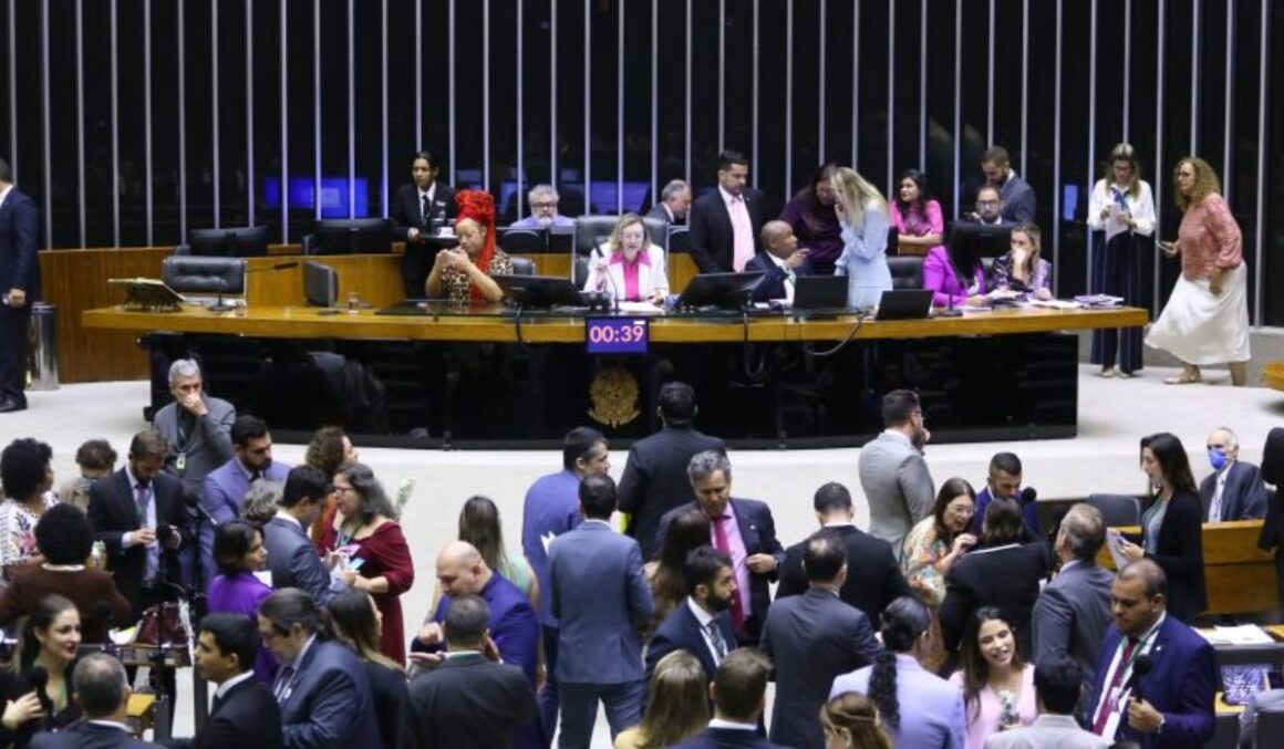 Câmara aprova pensão para filhos de mulheres vítimas de feminicídio