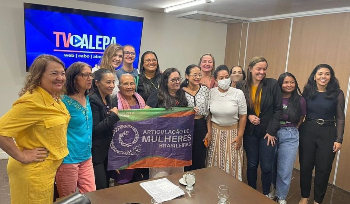 Deputada Paula Titan reúne com Frente Feminista do Pará, a Sec. da Mulher Paula Gomes e representantes da DPE para debater sobre políticas públicas efetivas para as mulheres do Pará
