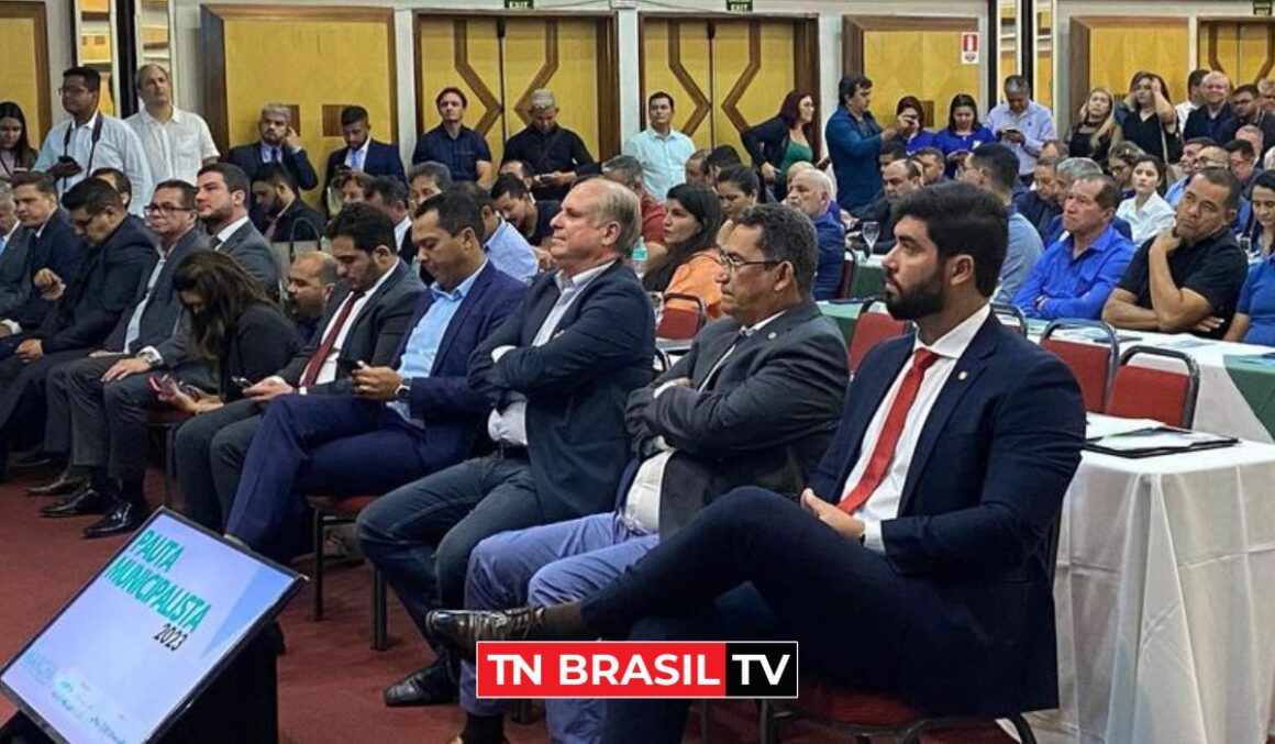 Deputado Adriano Coelho participa da III Marcha em Defesa dos Municípios Paraenses