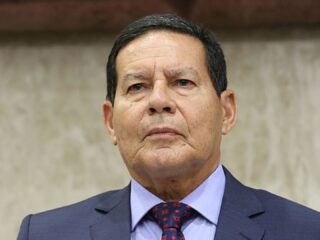 Mourão rebate fala de Lula e diz que o presidente ‘está fodendo o Brasil’