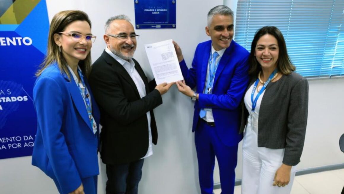 Edmilson Rodrigues assina contrato de financiamento de R$ 100 milhões para obras em Belém