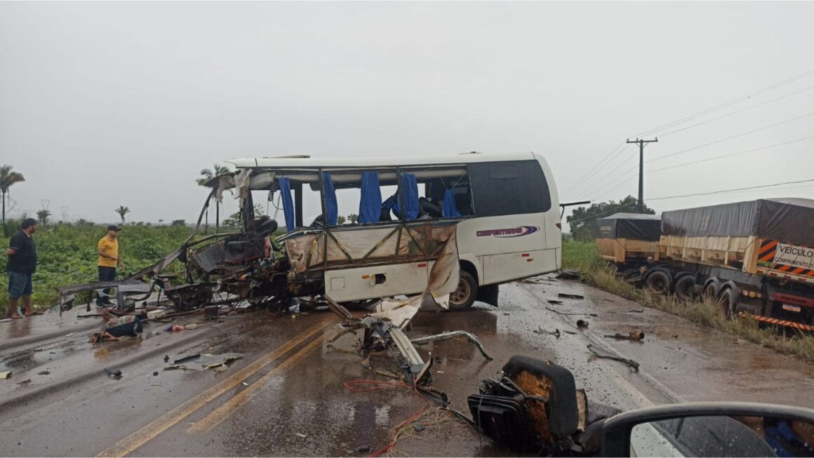 Grave acidente deixa ao menos 10 mortos na PA-150, em Nova Ipixuna