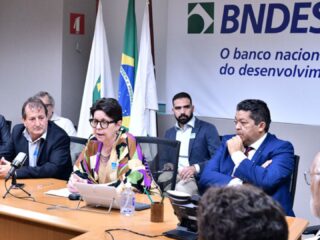 Senador Beto Faro solicita agência do BNDES no estado do Pará