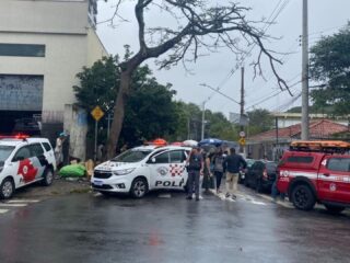 Professora morre e 5 ficam feridos após ataque a facadas em escola de SP