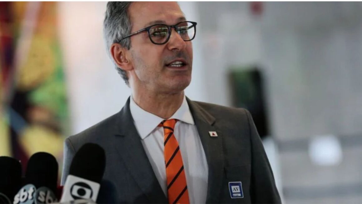 Romeu Zema diz ser necessário aumentar seu salário e de secretários em 298%