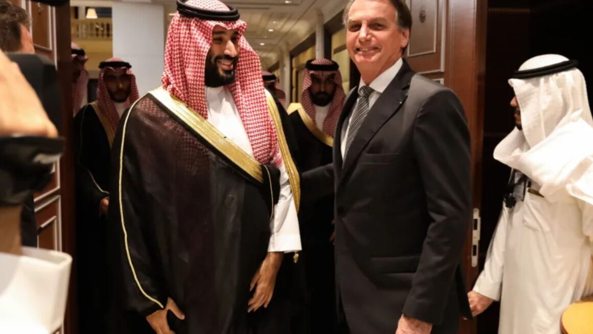 PF coloca sob sigilo lista com quase 20 mil presentes de Bolsonaro