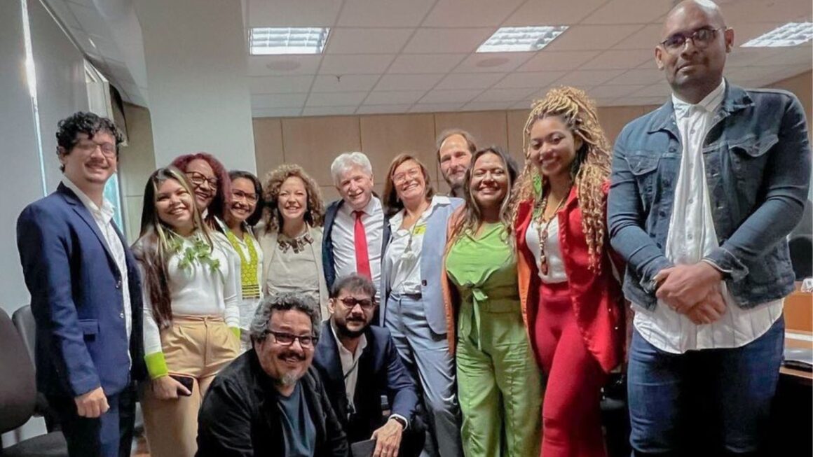 Deputado Airton Faleiro participa de reunião com a ministra Margareth Menezes, em Brasília