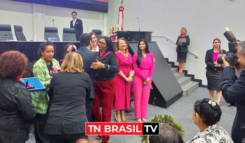 Vereadora Rosa da Saúde é homenageada na Alepa por indicação do deputado Gustavo Sefer